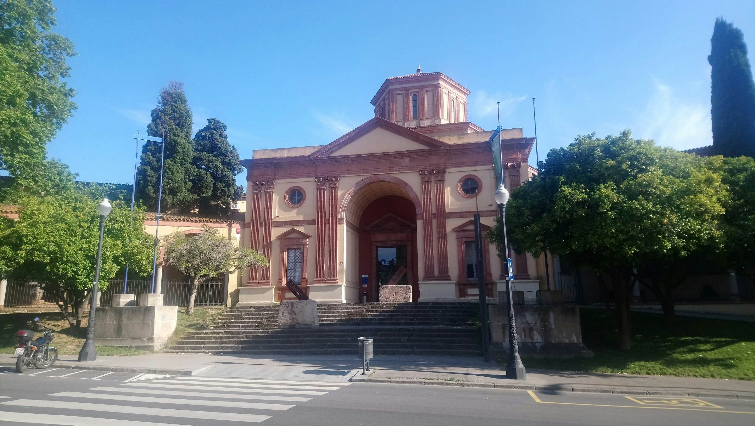 Front of Museu d'Arqueologia de Catalunya