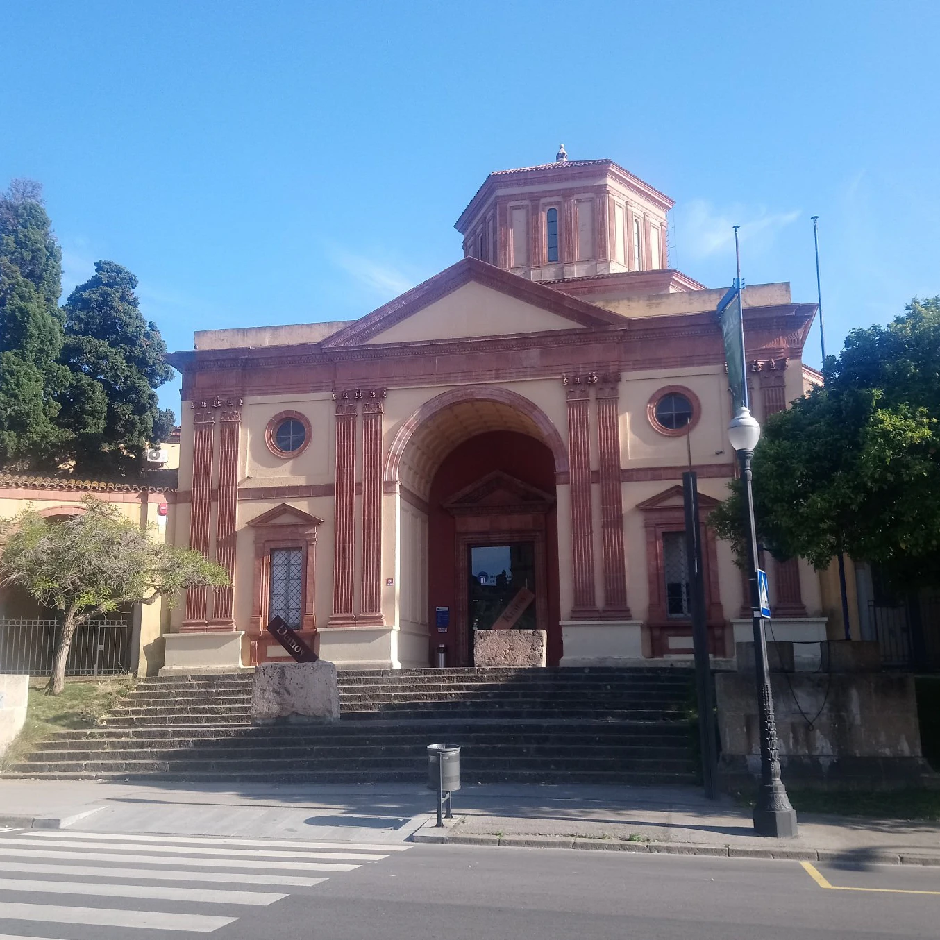 Front of Museu d'Arqueologia de Catalunya