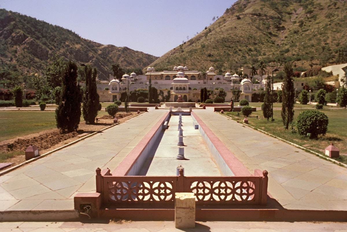 Sisodia Rani Palace Garden, Jaipur, Rajasthan, India. (Photo by: IndiaPictures/UIG via Getty Images)