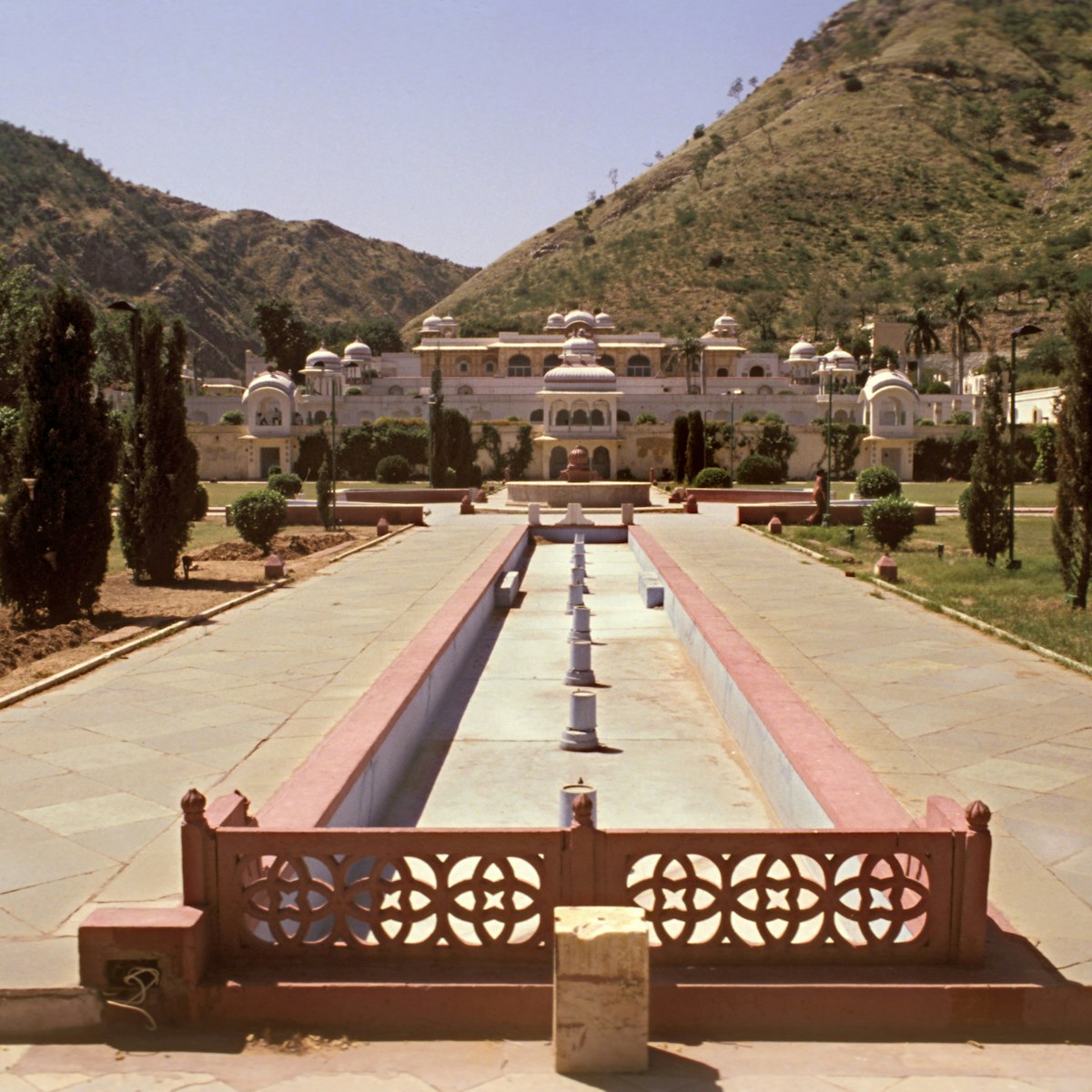 Sisodia Rani Palace Garden, Jaipur, Rajasthan, India. (Photo by: IndiaPictures/UIG via Getty Images)