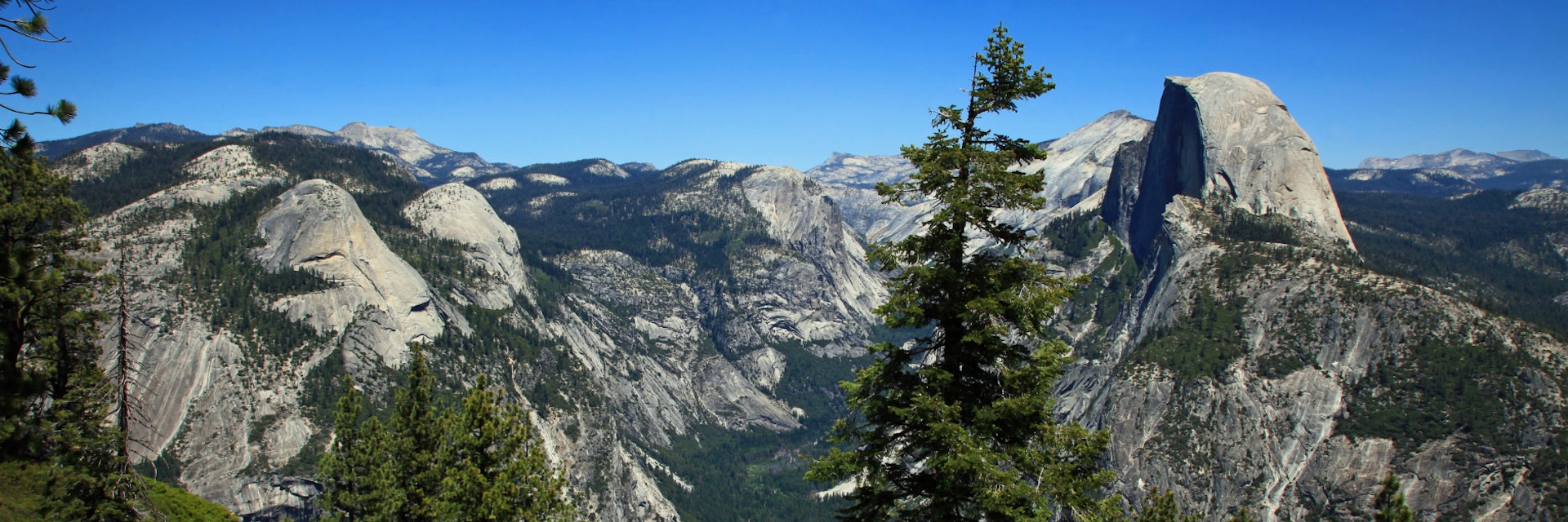 Half Dome and the Yosemite Valley viewed from Glacier Point in Yosemite National Park