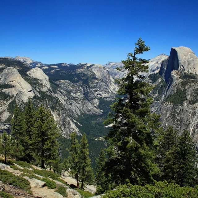 Half Dome and the Yosemite Valley viewed from Glacier Point in Yosemite National Park
