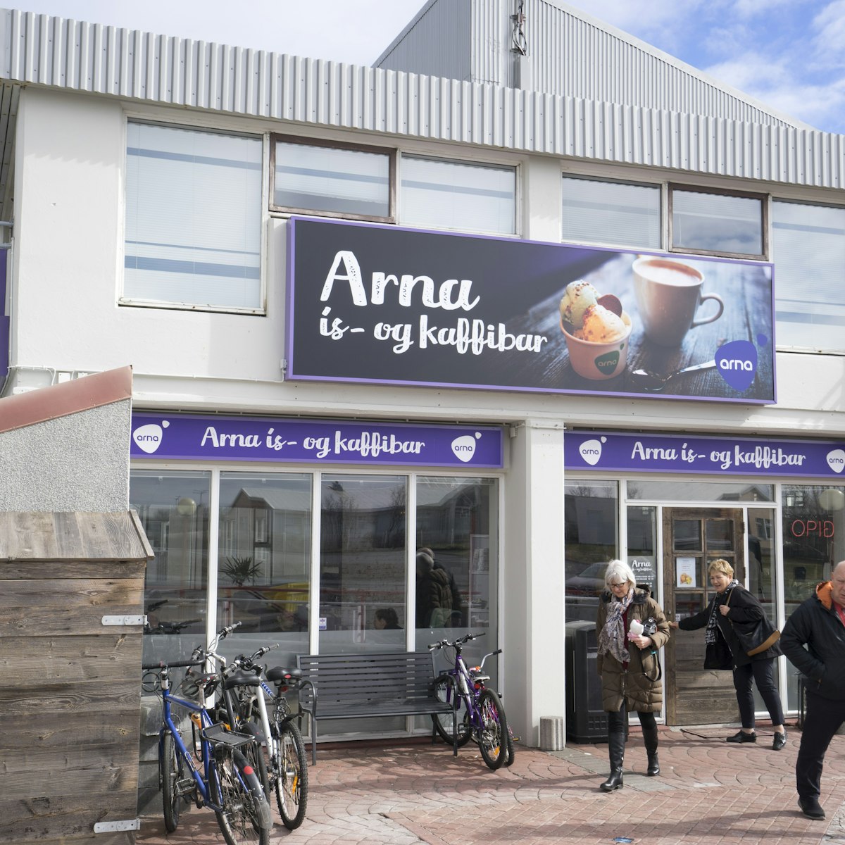 Arna ice cream and coffee shop.