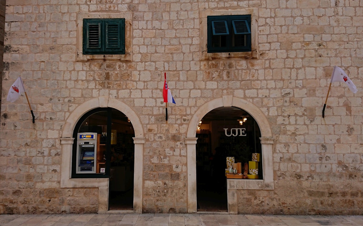 UJE front facade seen from Stradun