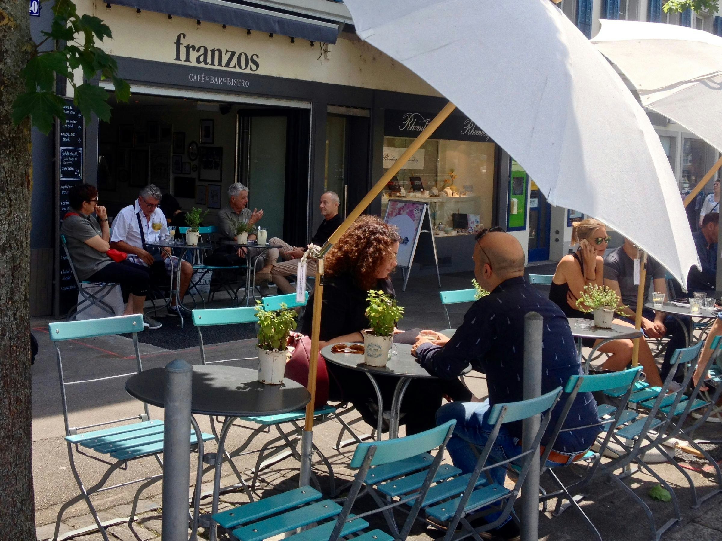 Franzos, exterior, outside seating area by the river Limmat