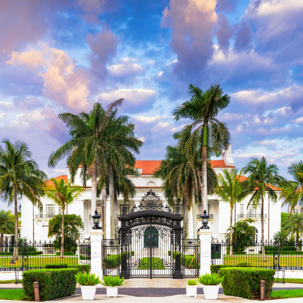 WEST PALM BEACH, FLORIDA - APRIL 4, 2016: The Flagler Museum exterior and grounds. The beaux arts mansion was constructed by Henry Flagler.; Shutterstock ID 402760483; Your name (First / Last): Lauren Keith; GL account no.: 65050; Netsuite department name: Content Asset; Full Product or Project name including edition: Guides Project Eastern USA
