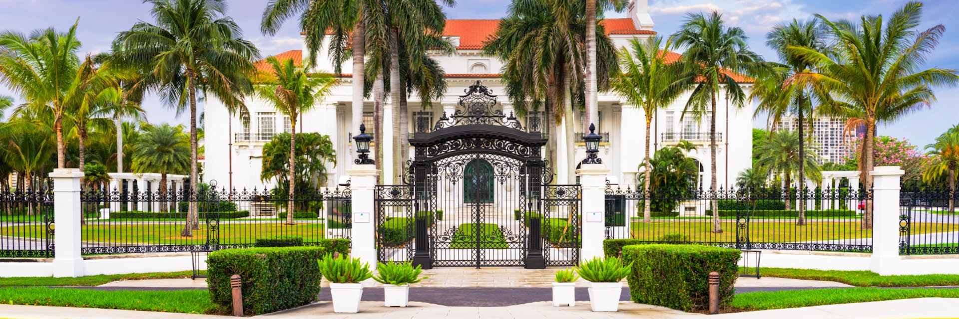WEST PALM BEACH, FLORIDA - APRIL 4, 2016: The Flagler Museum exterior and grounds. The beaux arts mansion was constructed by Henry Flagler.; Shutterstock ID 402760483; Your name (First / Last): Lauren Keith; GL account no.: 65050; Netsuite department name: Content Asset; Full Product or Project name including edition: Guides Project Eastern USA