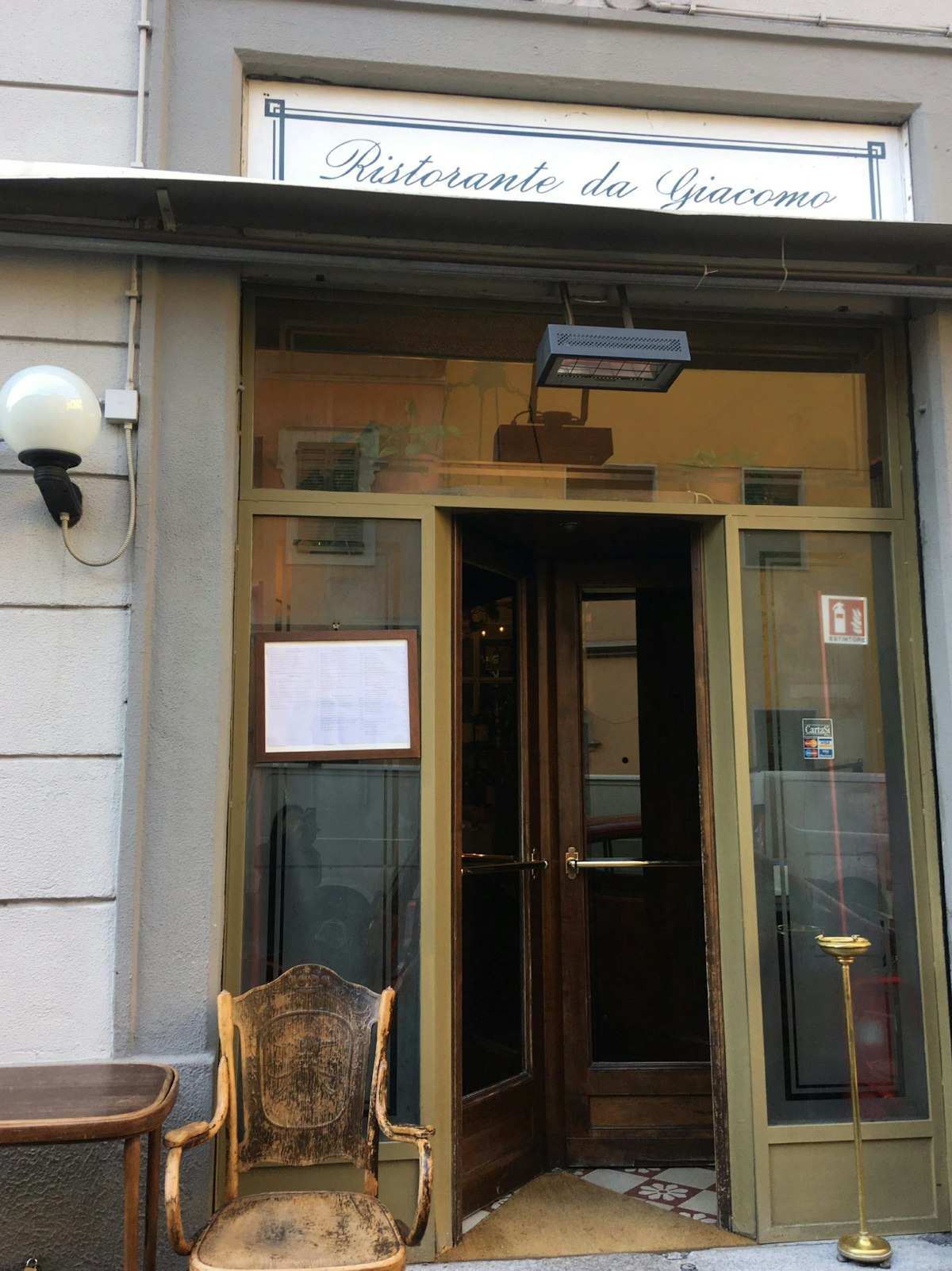 Entrance to Da Giacomo