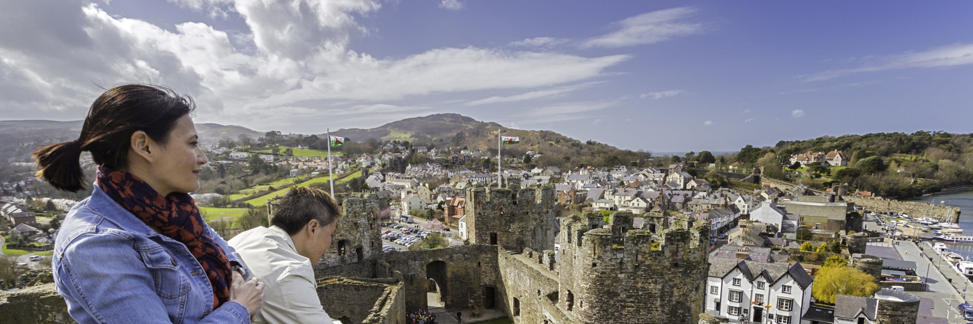Couple visiting the castle.Conwy Castle.Cadw Sites.World Heritage Sites.SAMN: CN004.NGR: SH783774.Conwy.North.Castles.Medieval.Defence.Historic Sites