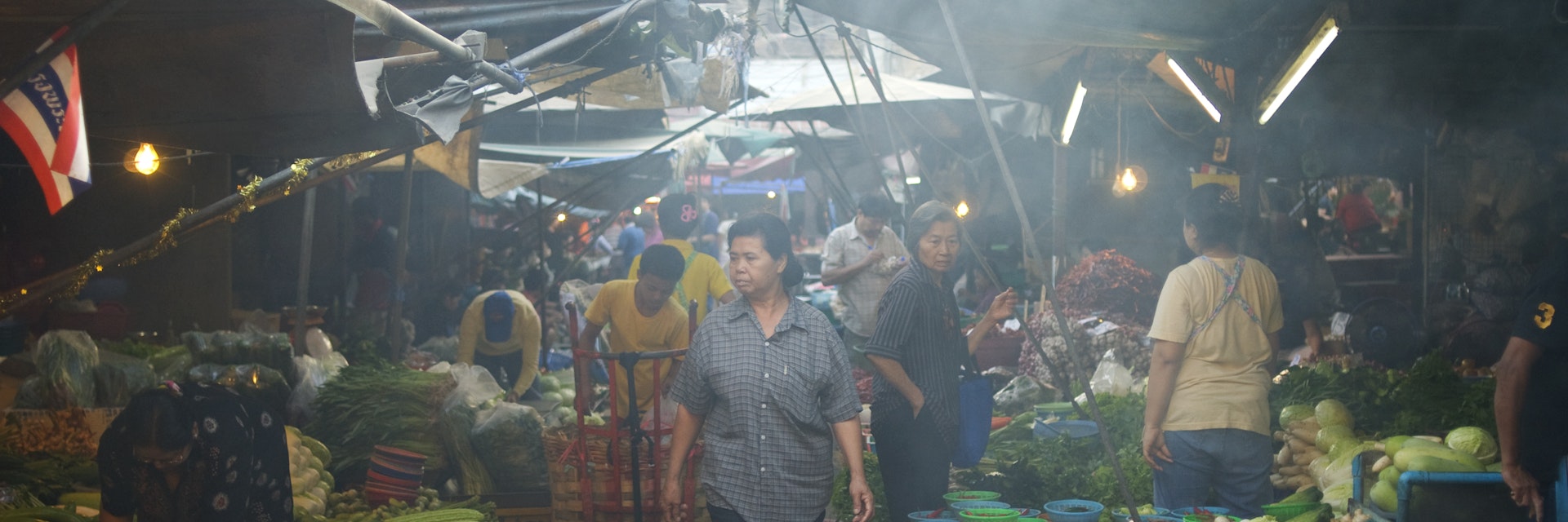 Smokey morning at Nonthaburi's fresh market.