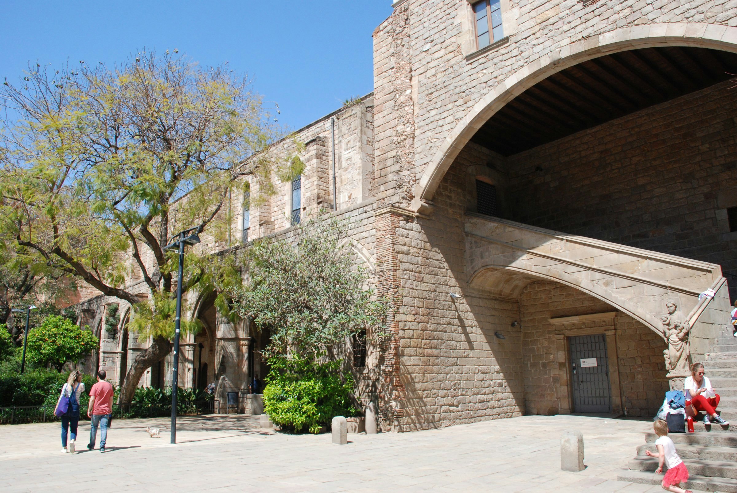 Inside the courtyard of La Capella