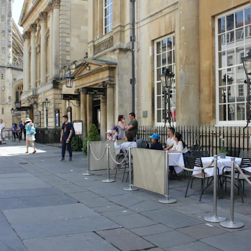 Dining outside the Pump Rooms while watching street performers