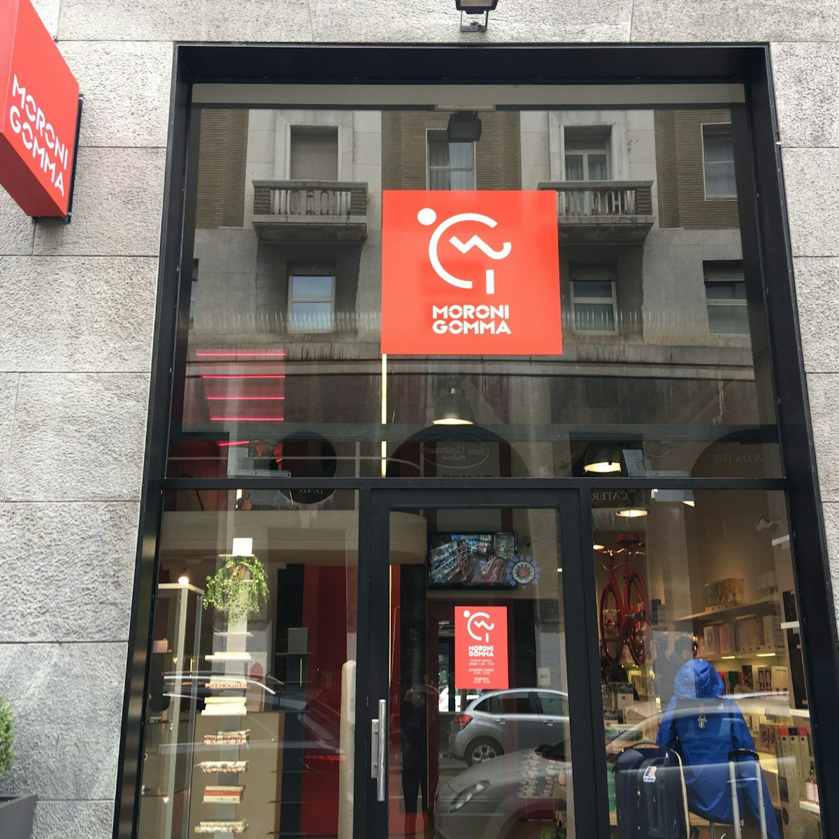 Moroni Gomma shop entrance