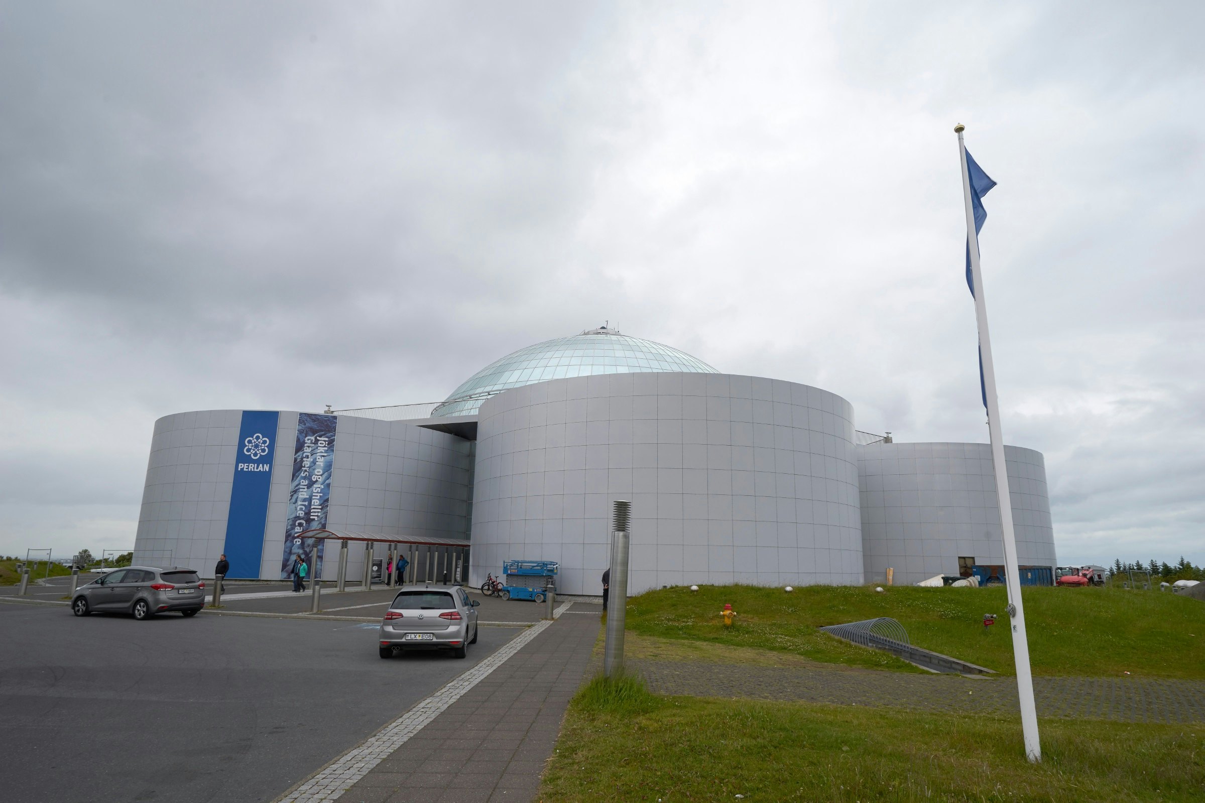Perlan: Wonders of Iceland museum: Glaicers and Ice Cave