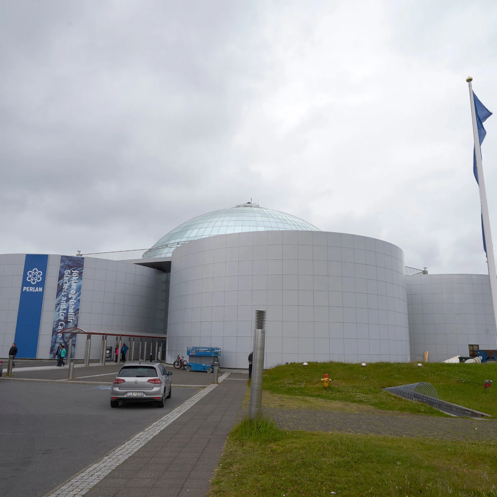 Perlan: Wonders of Iceland museum: Glaicers and Ice Cave