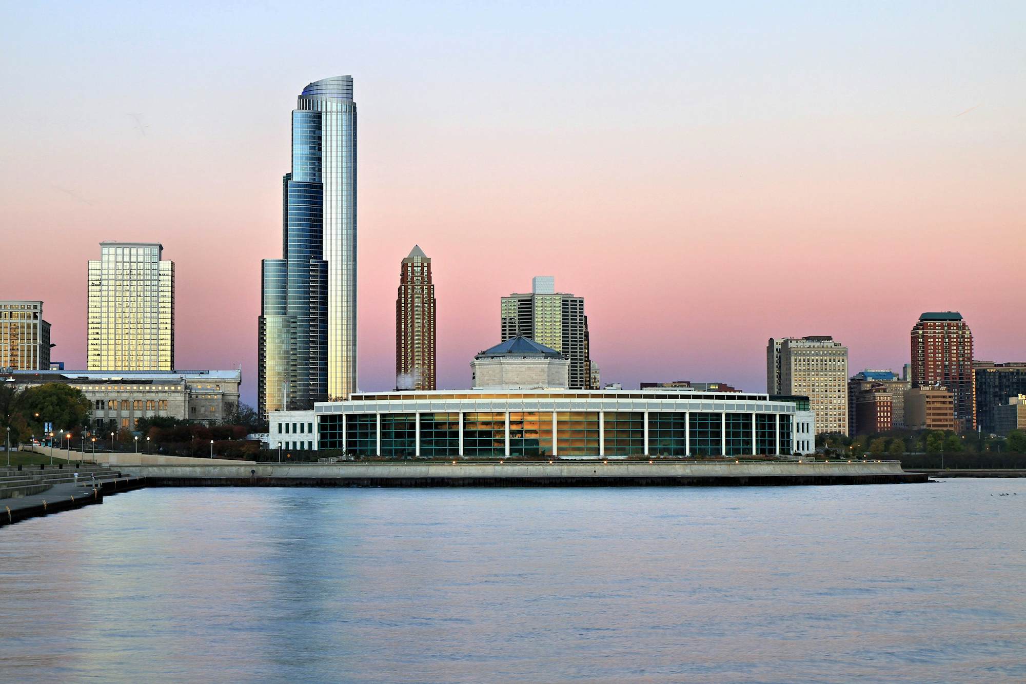 Shedd Aquarium Chicago, USA Sights Lonely
