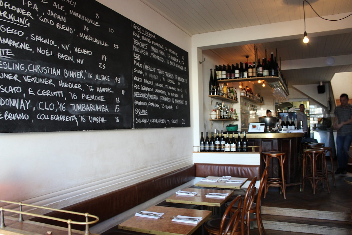 10 William Street, restaurant bar interior.