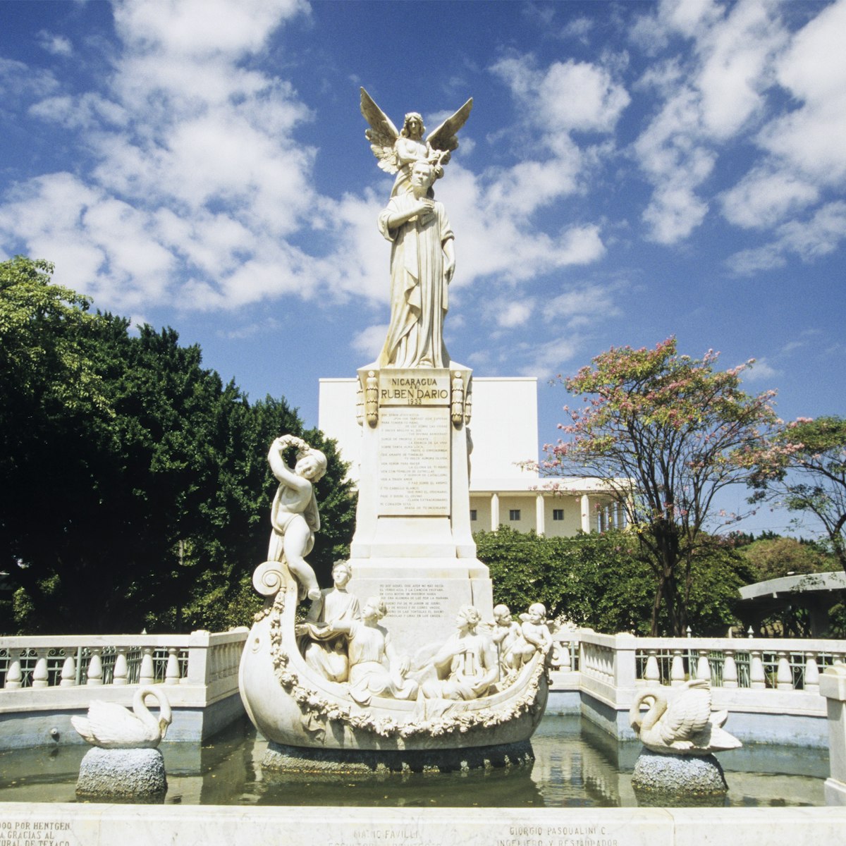 Fountain and ruben dario national theatre