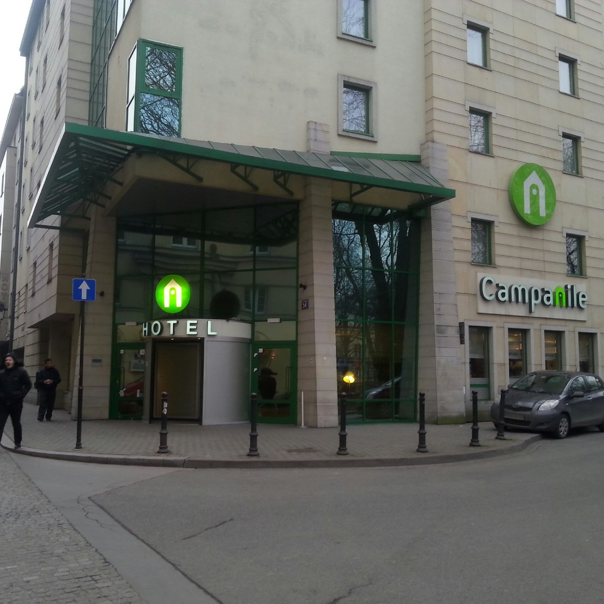 Hotel Campaline, the hotel has a modern exterior which makes it easy to find.