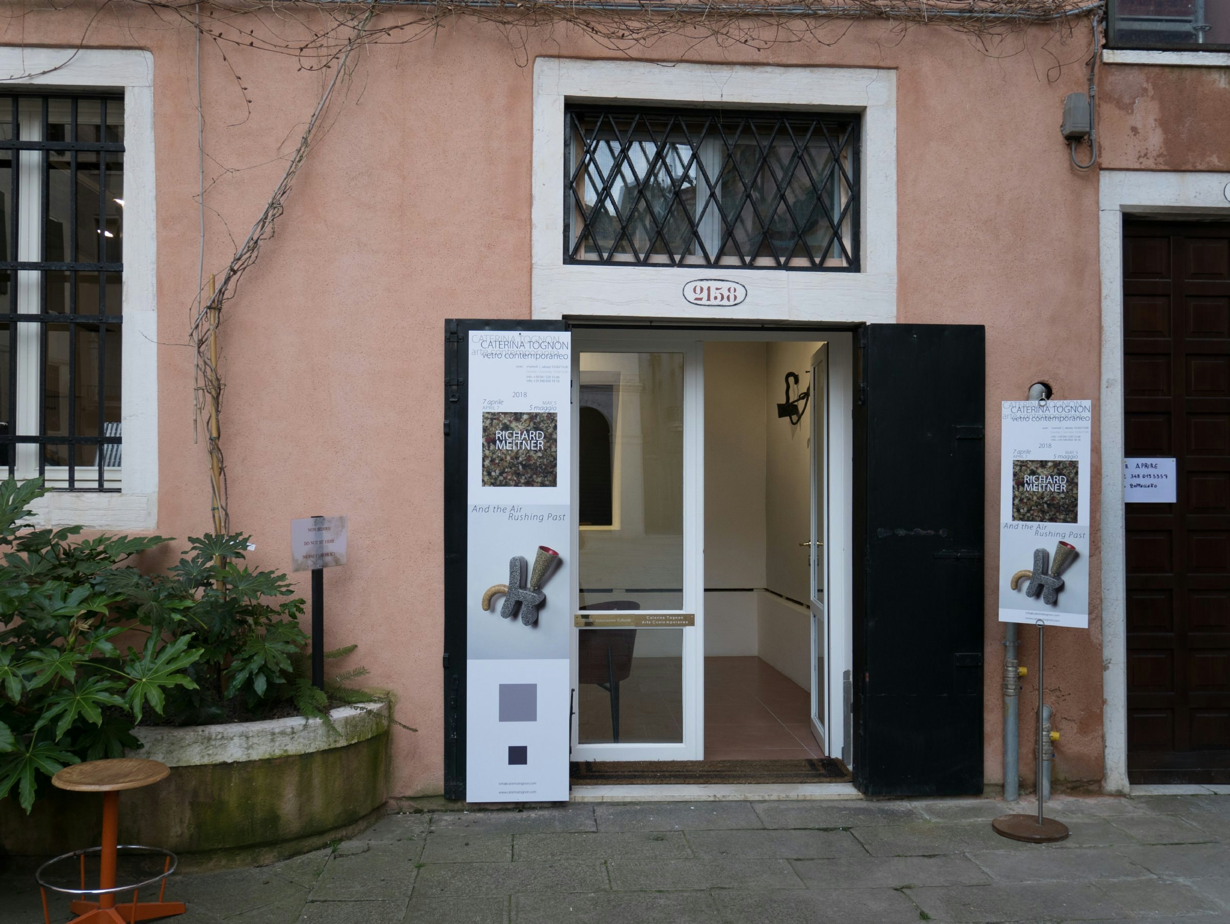 The Galleria Caterina Tognon is adjacent to the Europa & Regina hotel