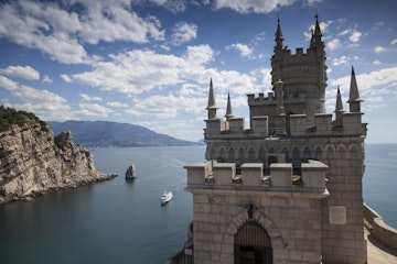 Ukraine, Crimea, Yalta, Gaspra, Swallow's Nest castle perched on Aurora Cliff