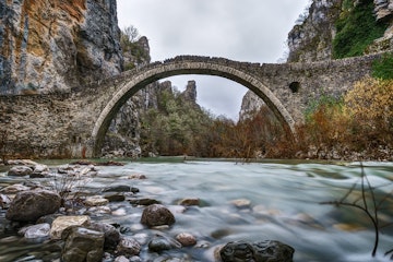 Traditional old stone bridge in Zagorohoria