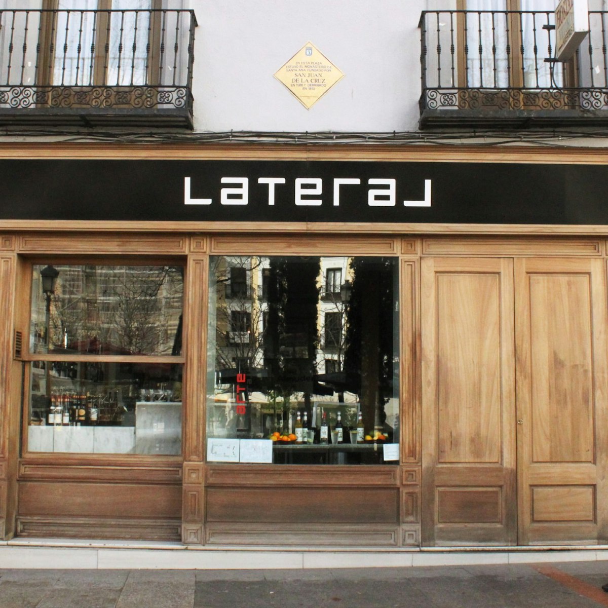 El Lateral located in Plaza Santa Ana.