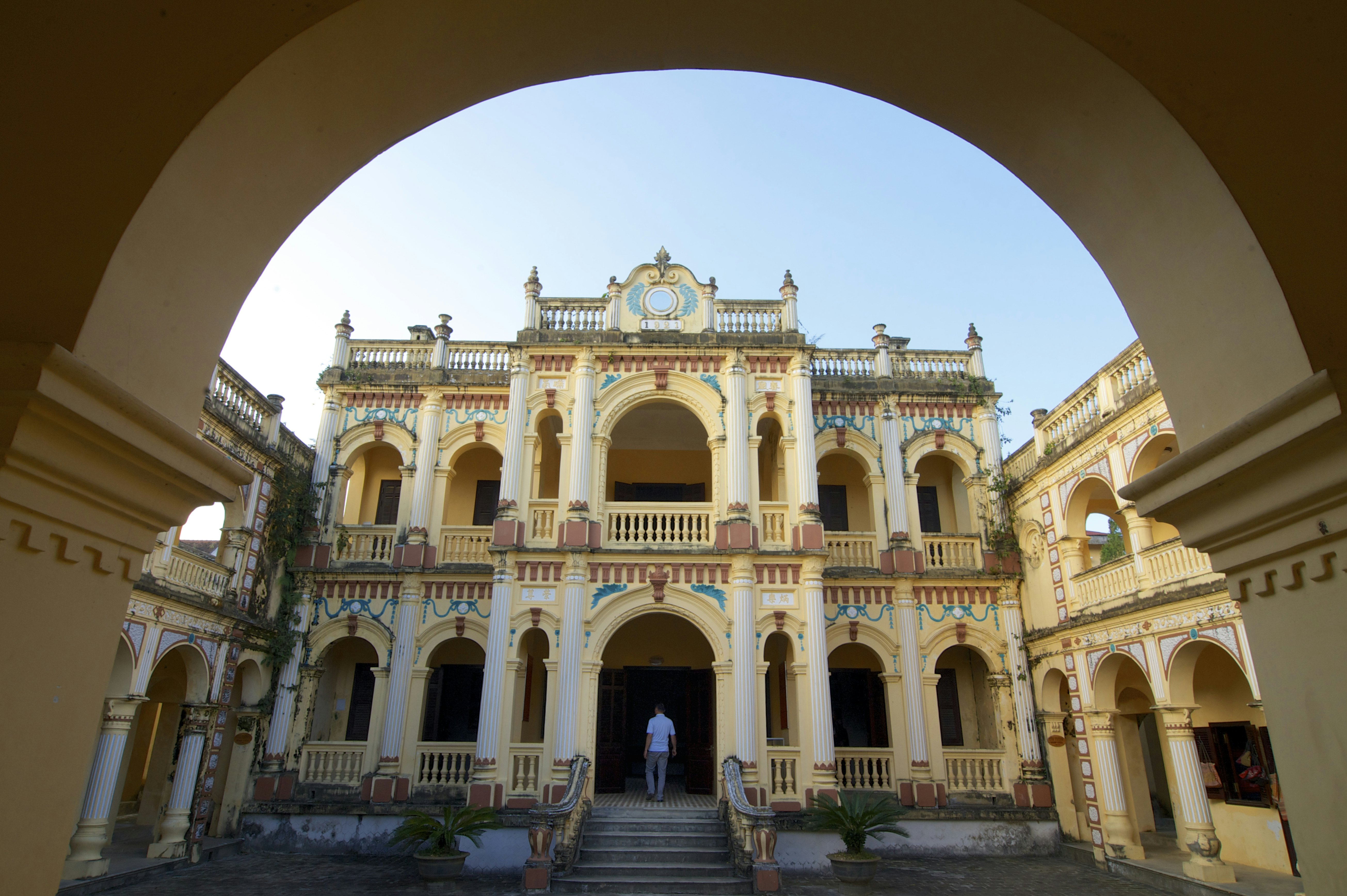 Vua Meo, French colonial villa. Bac Ha, Vietnam