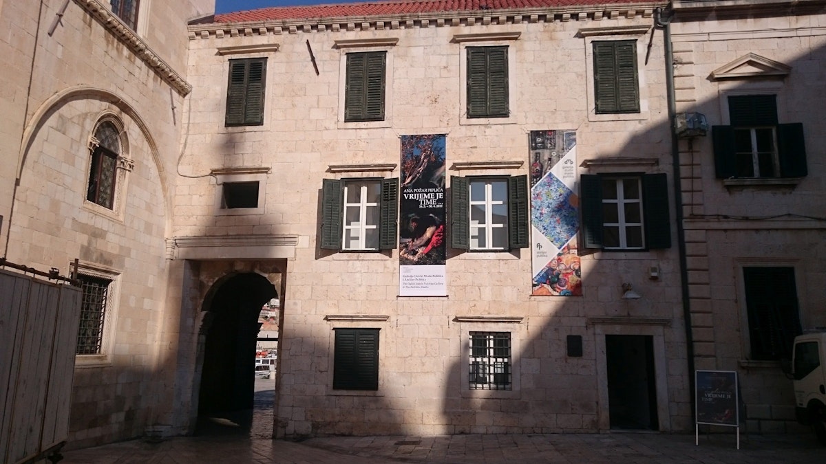 The entrance to the Gallery sits next to exit to the harbour