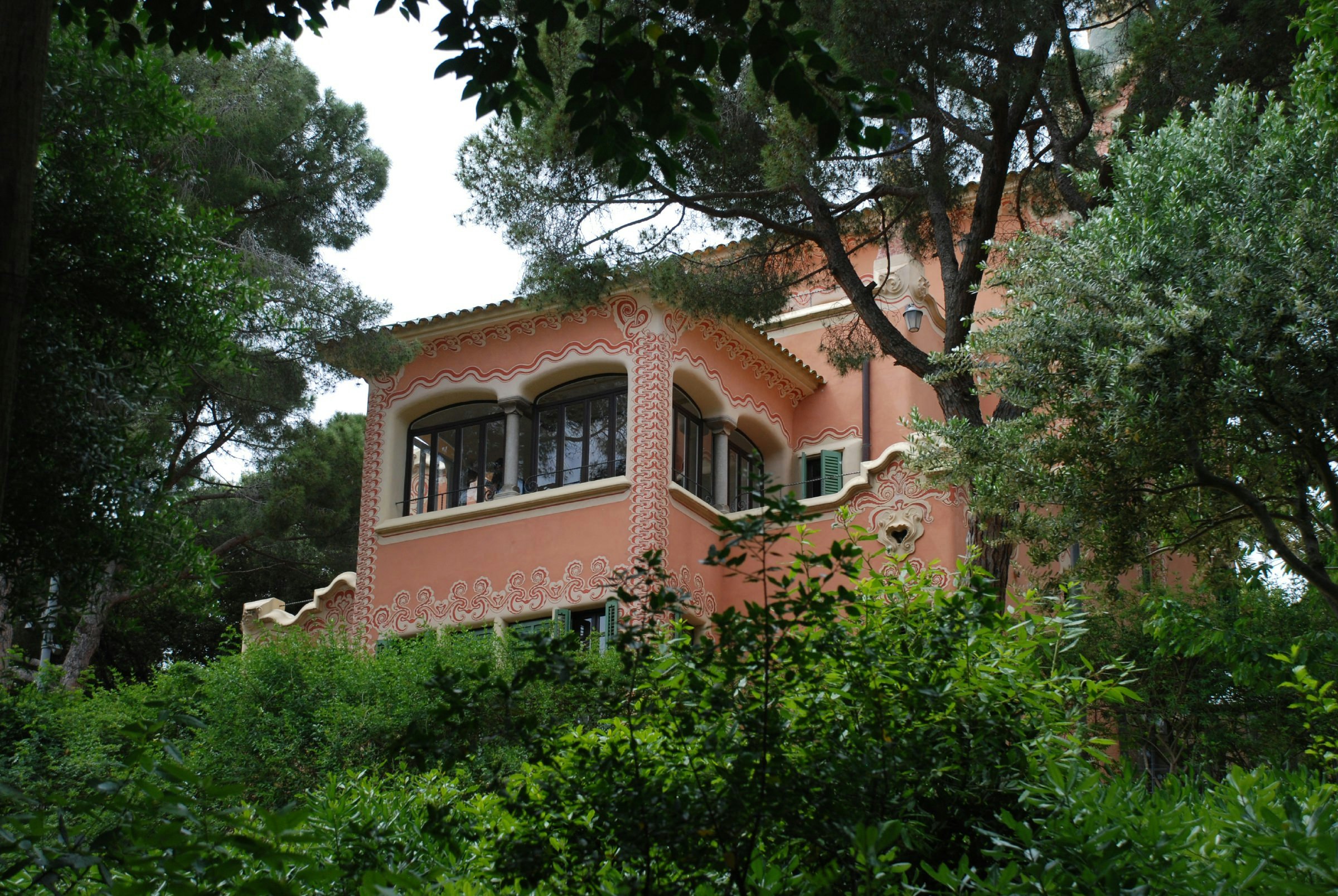 Casa-Museu Gaudí through the trees