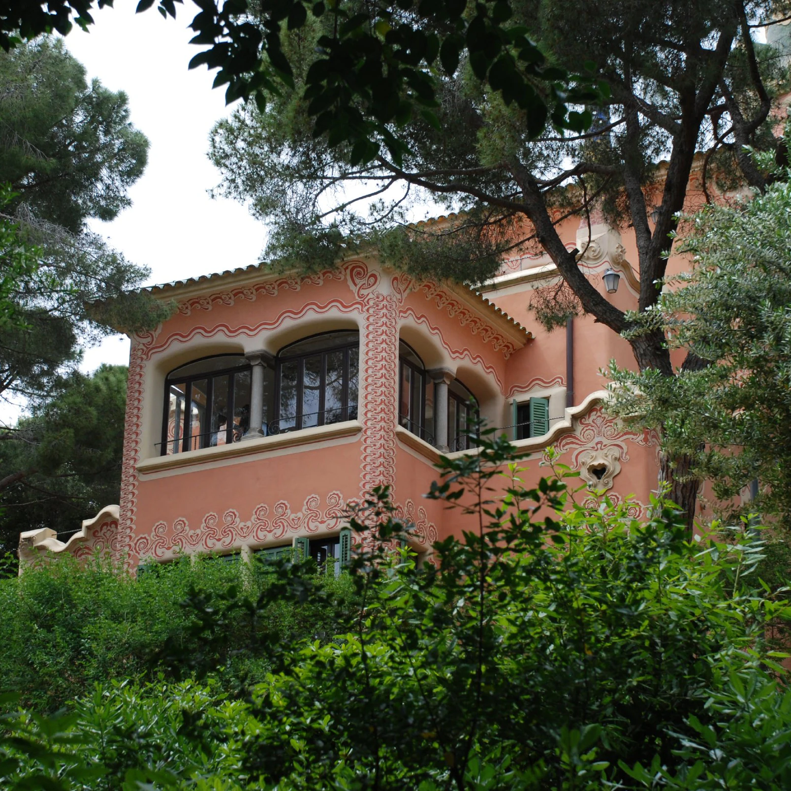 Casa-Museu Gaudí through the trees