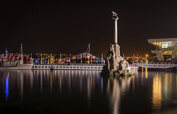Monument to the Scuttled Ships at night