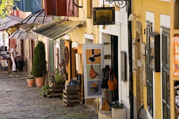 Side street, Szentendre, St Andrew, Hungary. (Photo By: Education Images/UIG via Getty Images)