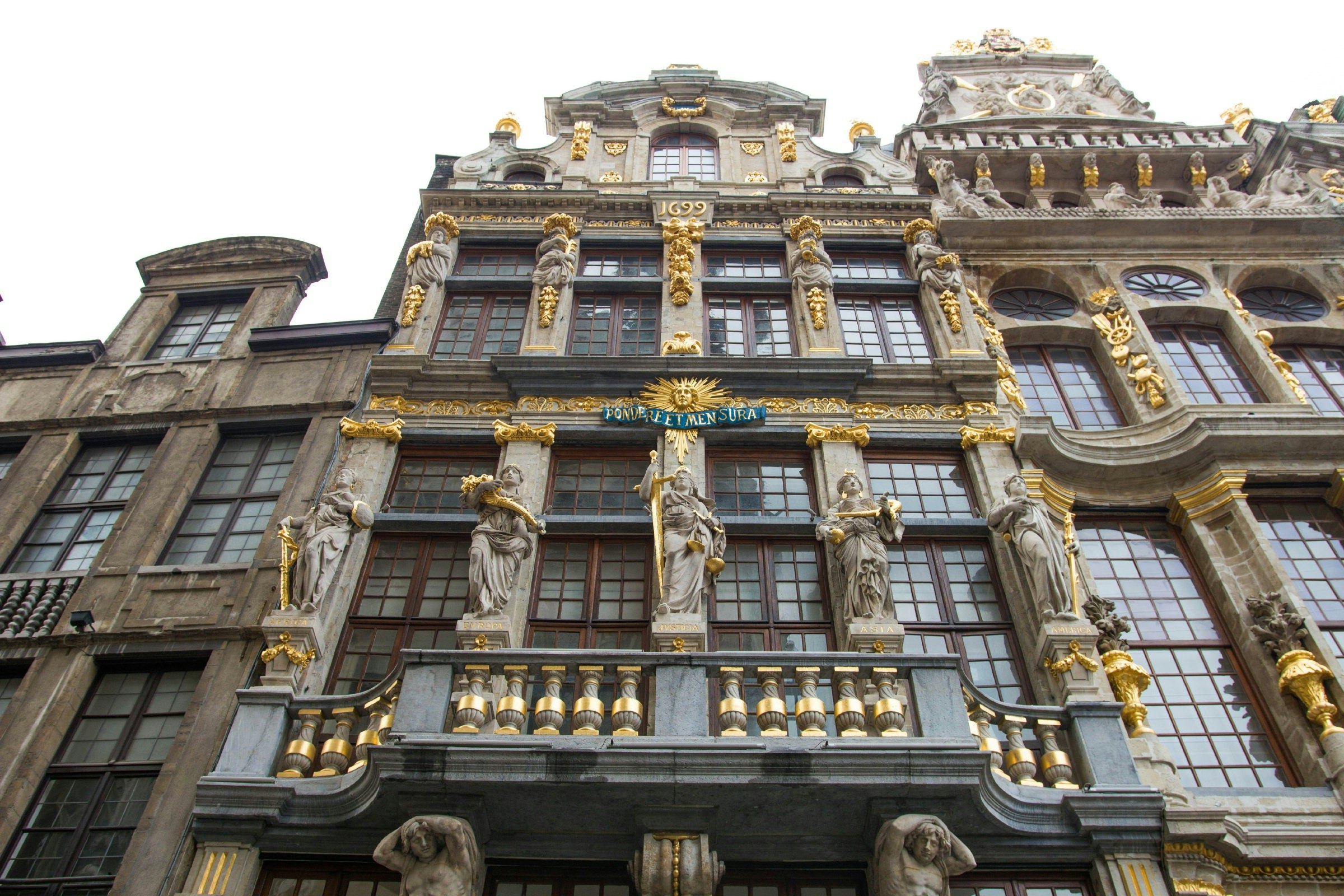 Le Renard upper facade