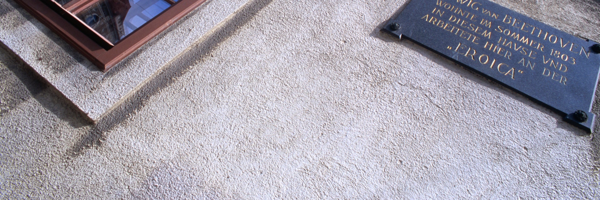 Memorial plaque on facade of Beethoven's residence, Innere Stadt.