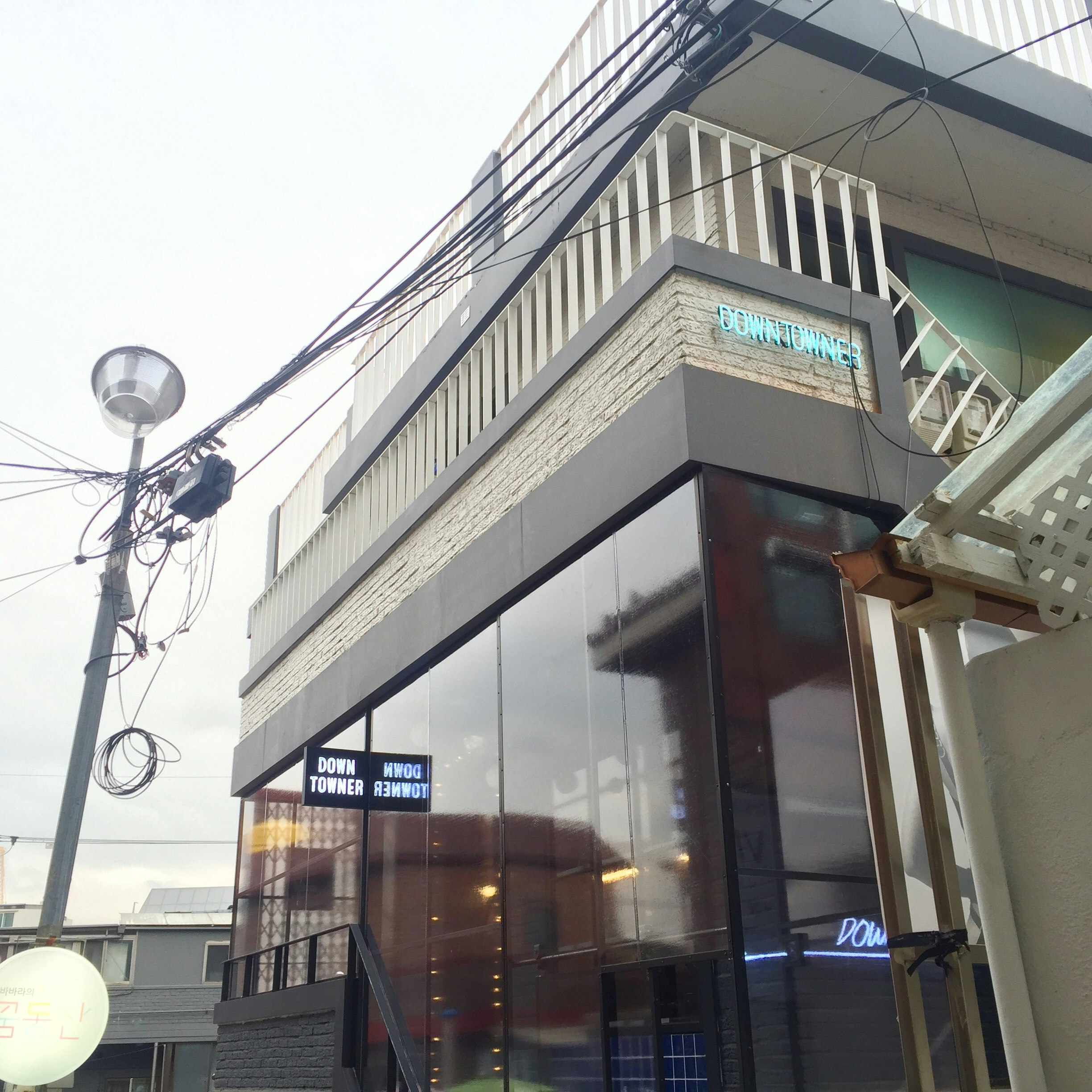 Downtowner, restaurant exterior