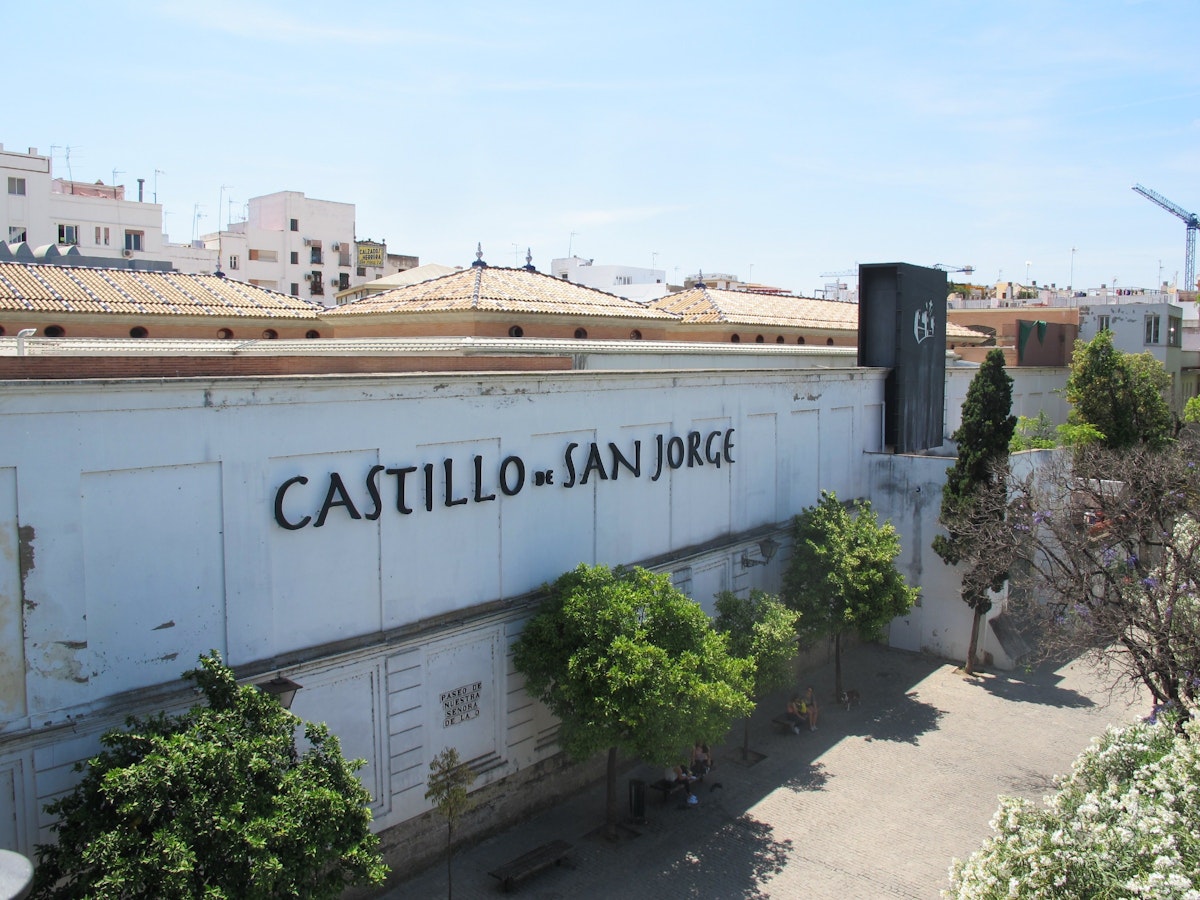 Castillo San Jorge museum exterior of building