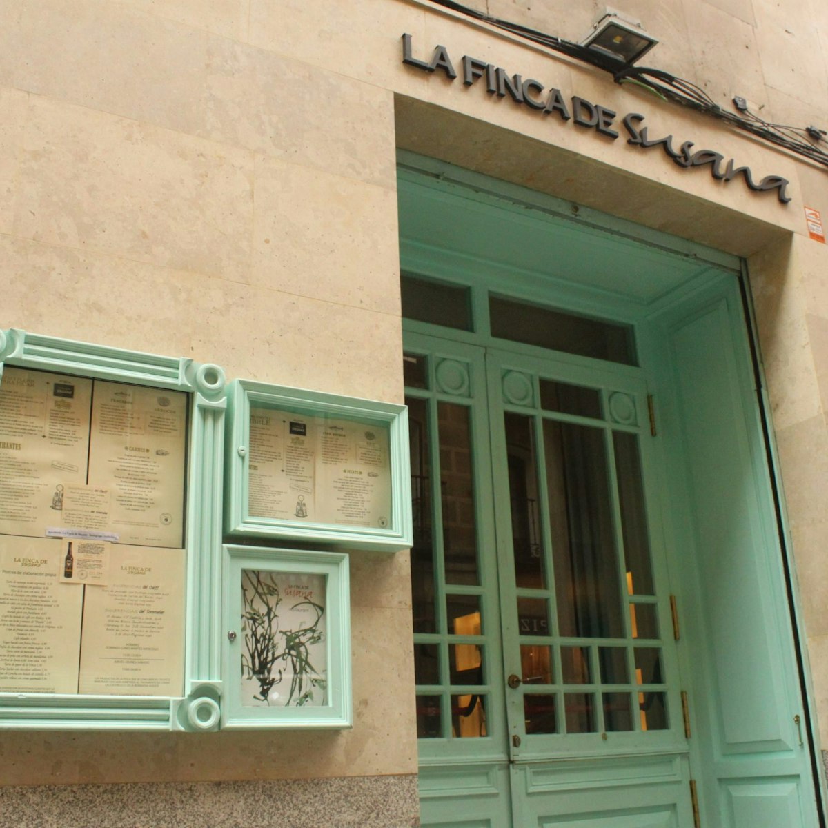 The entire menu is displayed outside of La Finca de Susana.