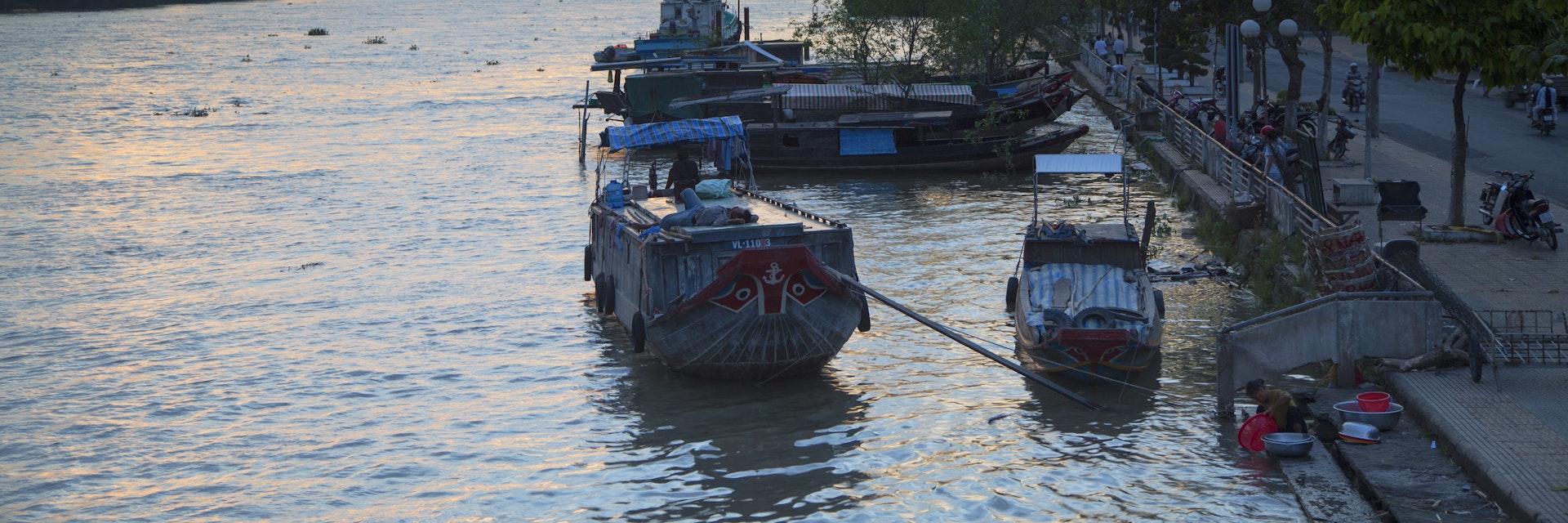 Boats on Ben Tre River at sunset, Ben Tre, Mekong Delta, Vietnam, Indochina, Southeast Asia, Asia