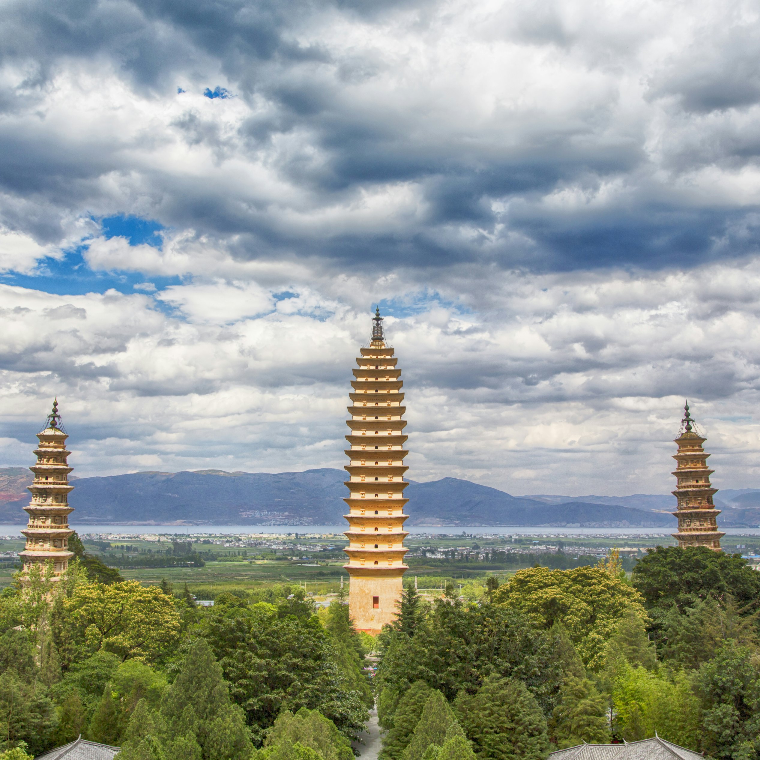 The iconic triple towers of Chongsheng Temple