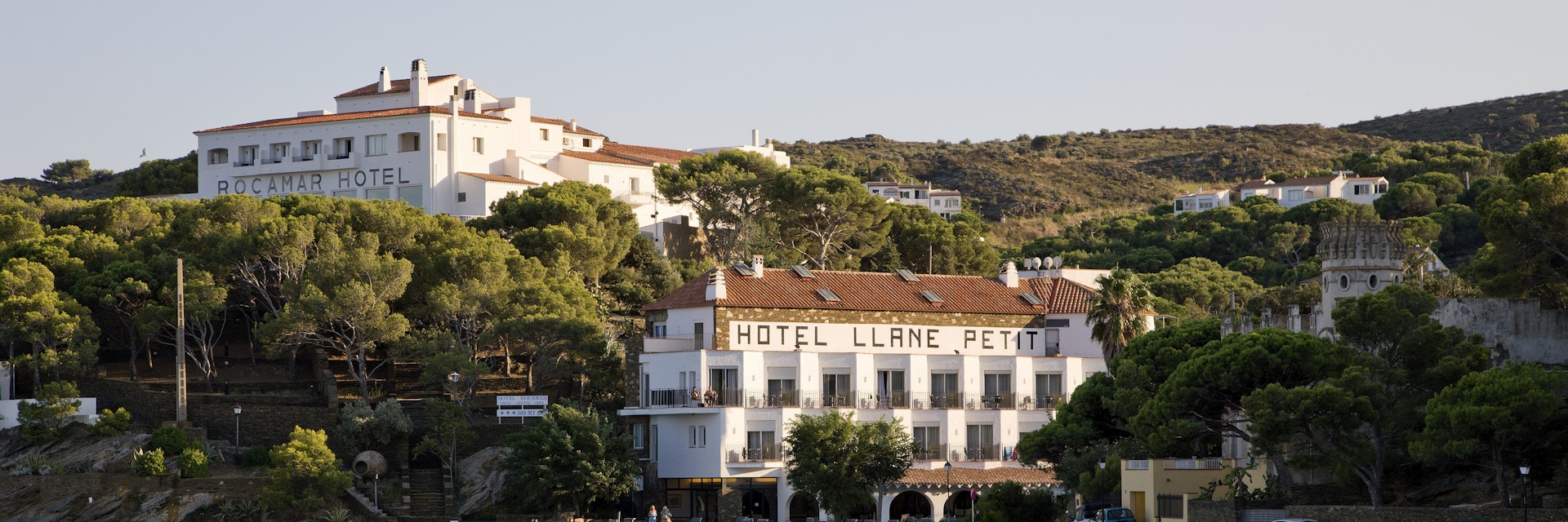 Hotel Llane Petit on waterfront.