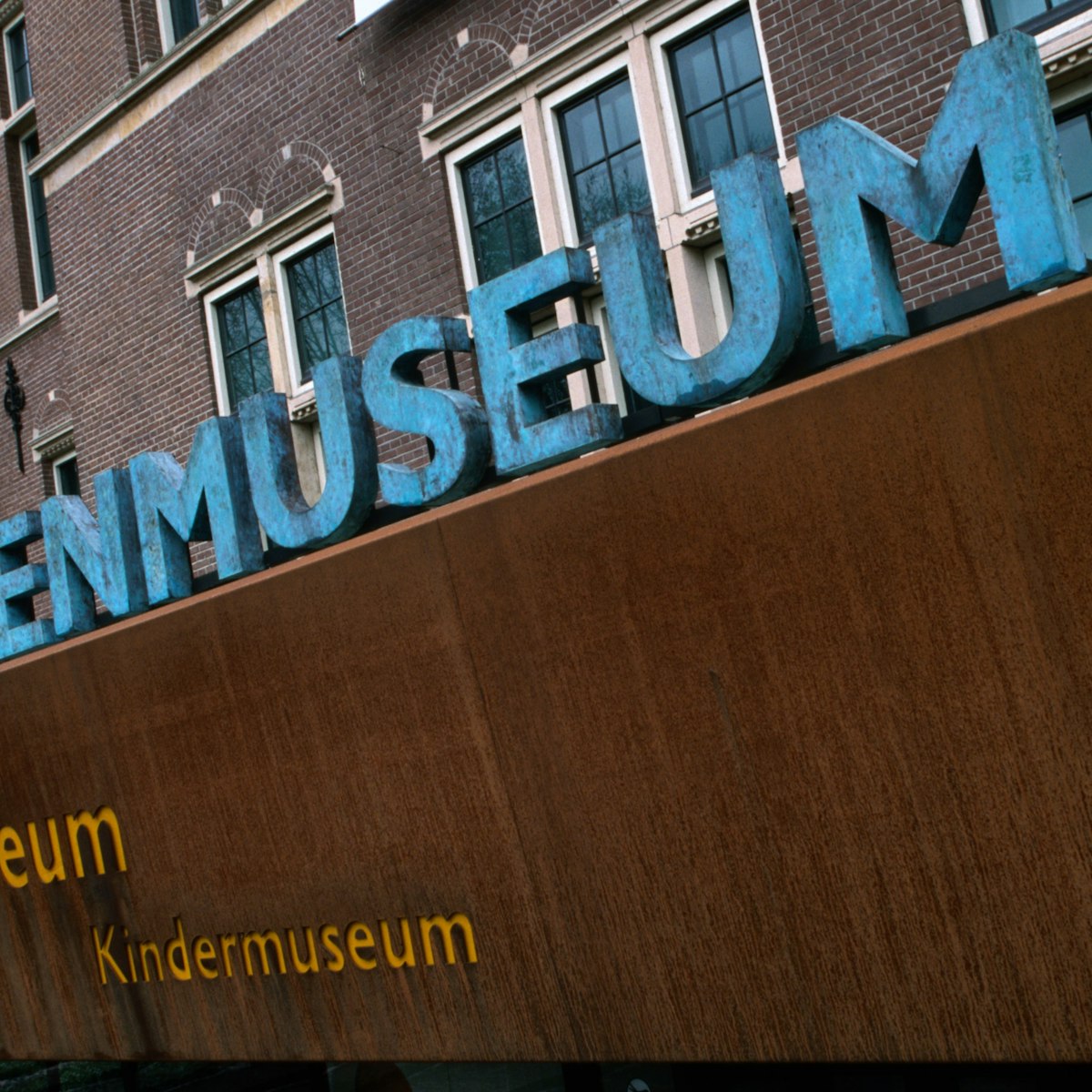 The sign for the Kindermuseum at the Tropenmuseum.