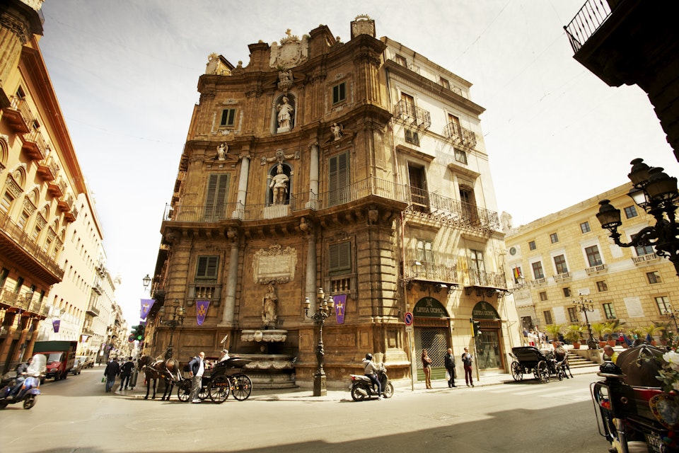 Baroque building on Quattro Canti intersection.