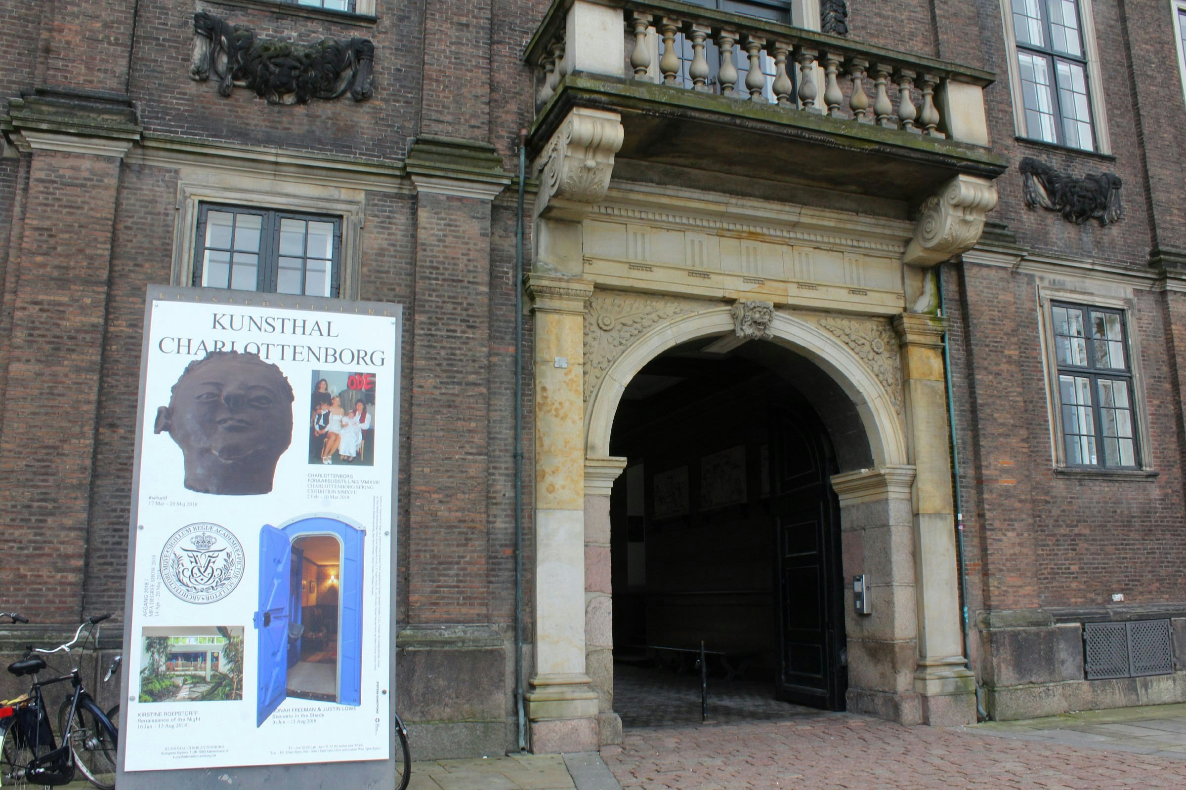Kunsthal Charlottenborg, outer entrance and signage