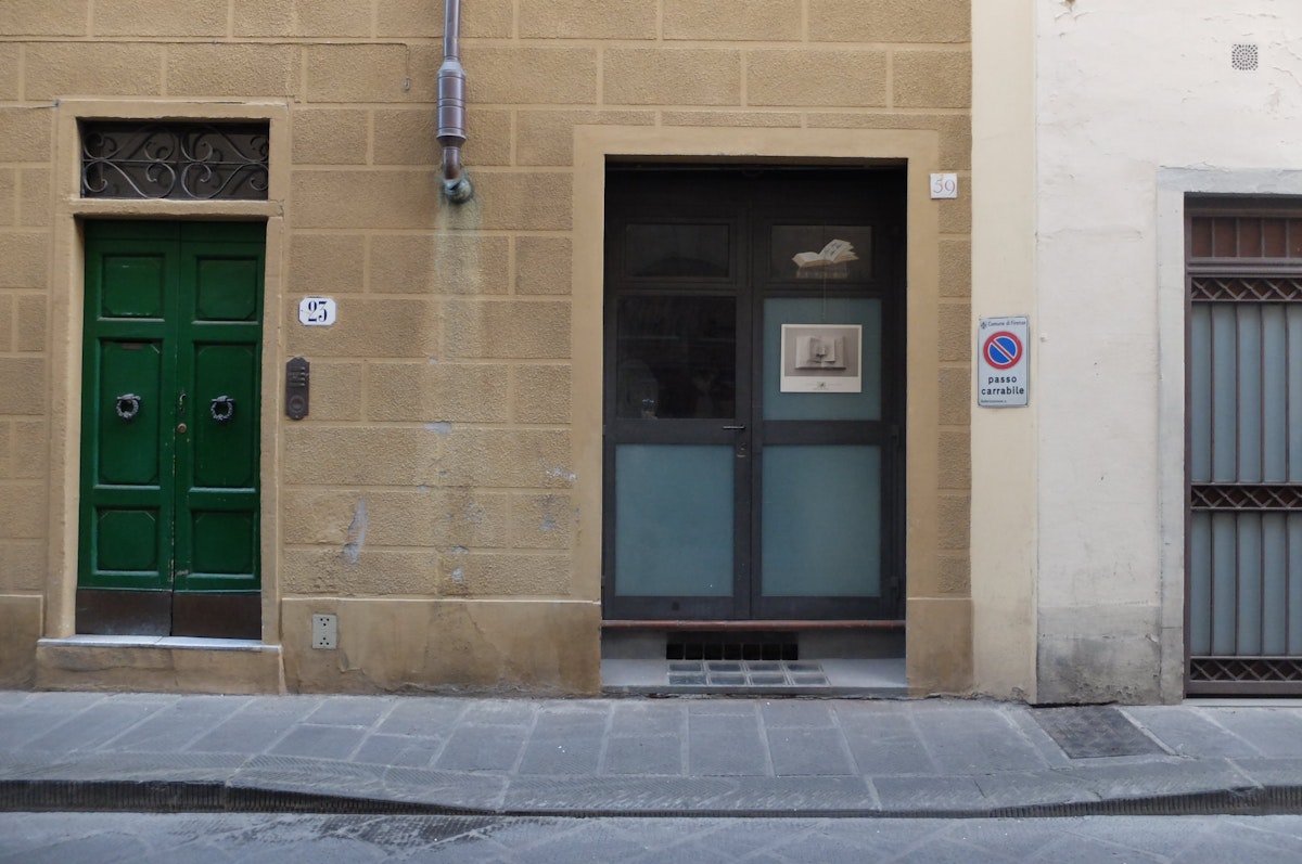 outside facade, Lorenzo Perrone