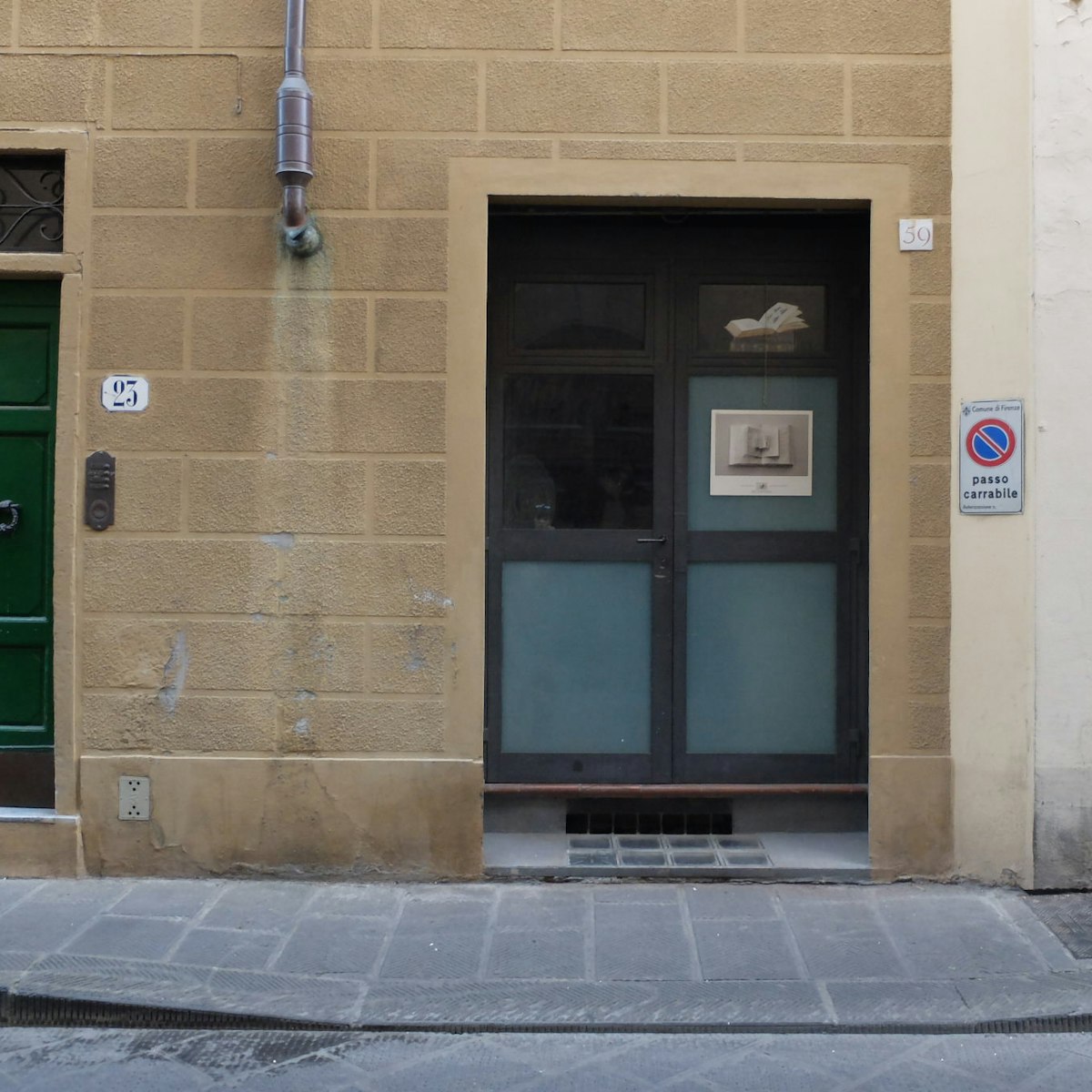 outside facade, Lorenzo Perrone