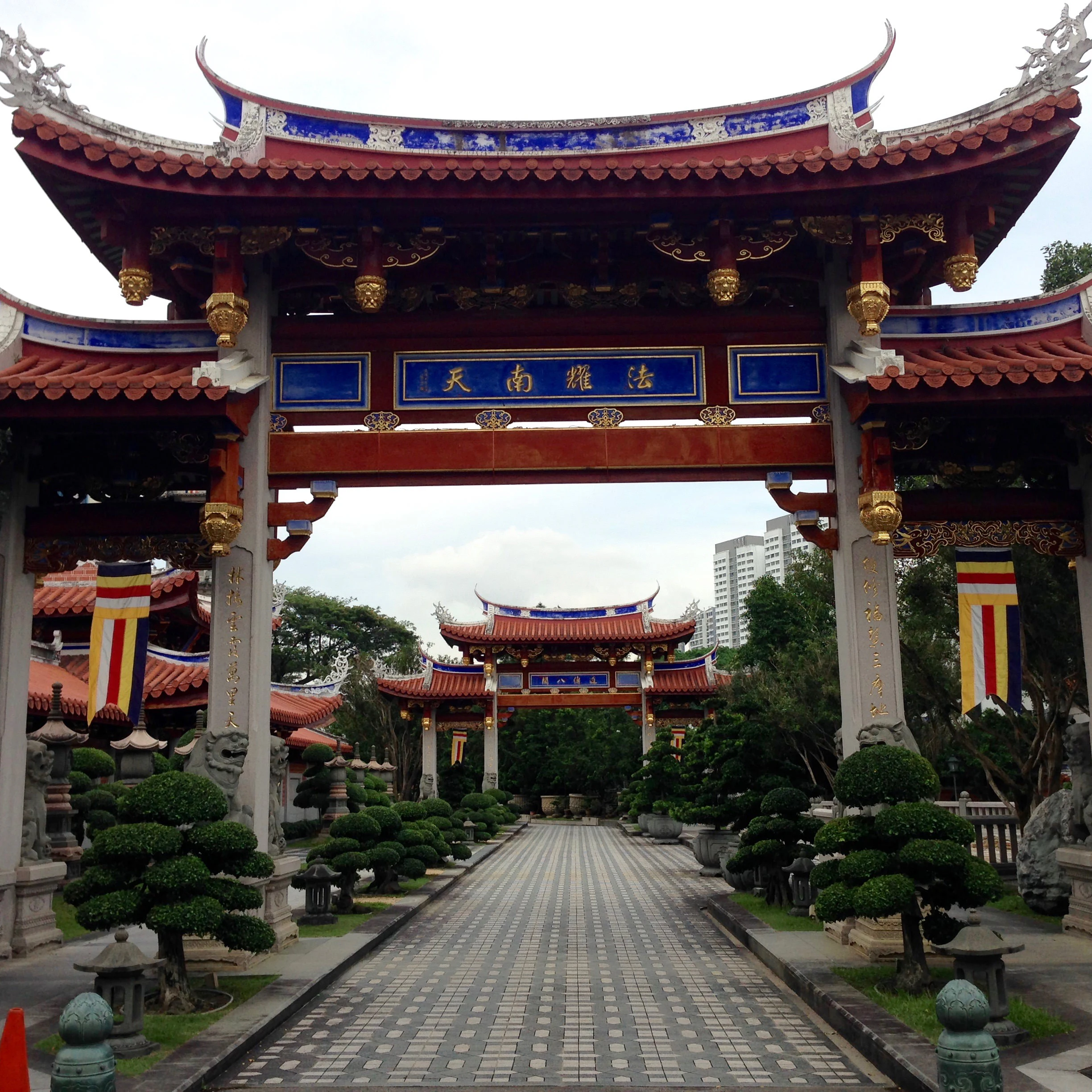 Entrance gate, Lian Shan Shuang Lin Monastery