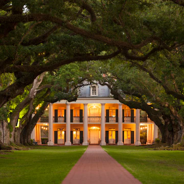 Exterior of 19th century plantation house at Oak Alley Plantation.