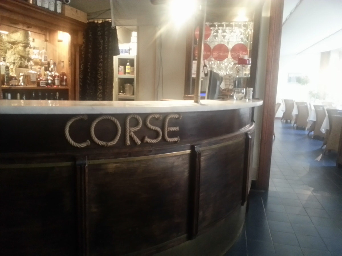 The ship-style bar at the front of the Corse