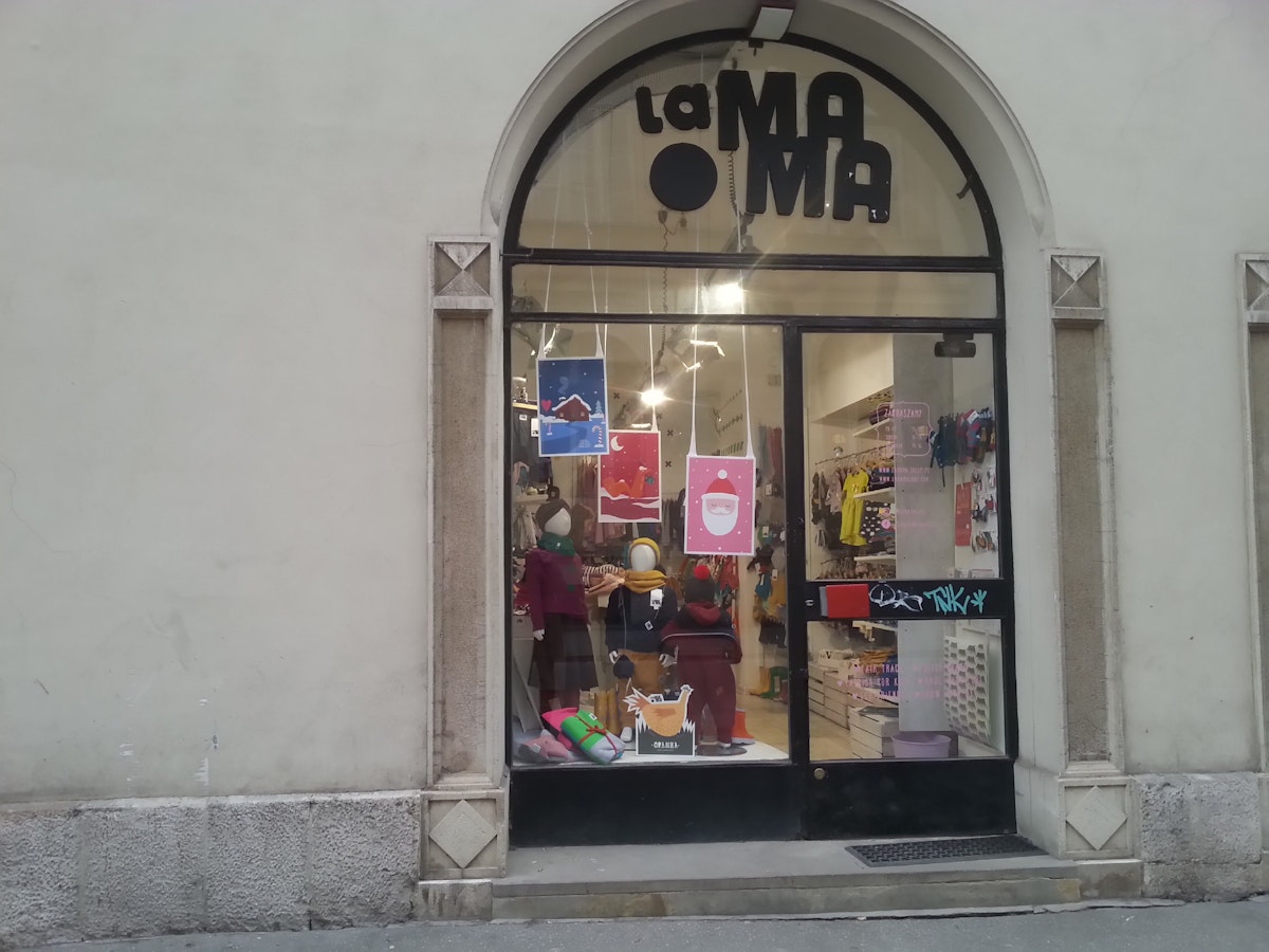La Mama, colourful quirky store front.